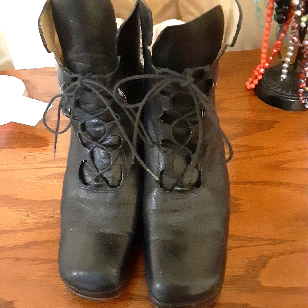 SOFT LEATHER BOOTS